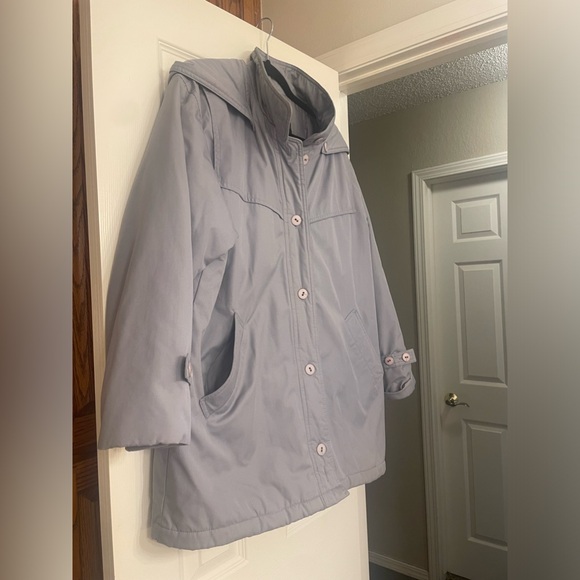 London Fog Winter Parka. Size 14. Gray. Removable hood. Pockets. - Picture 3 of 8